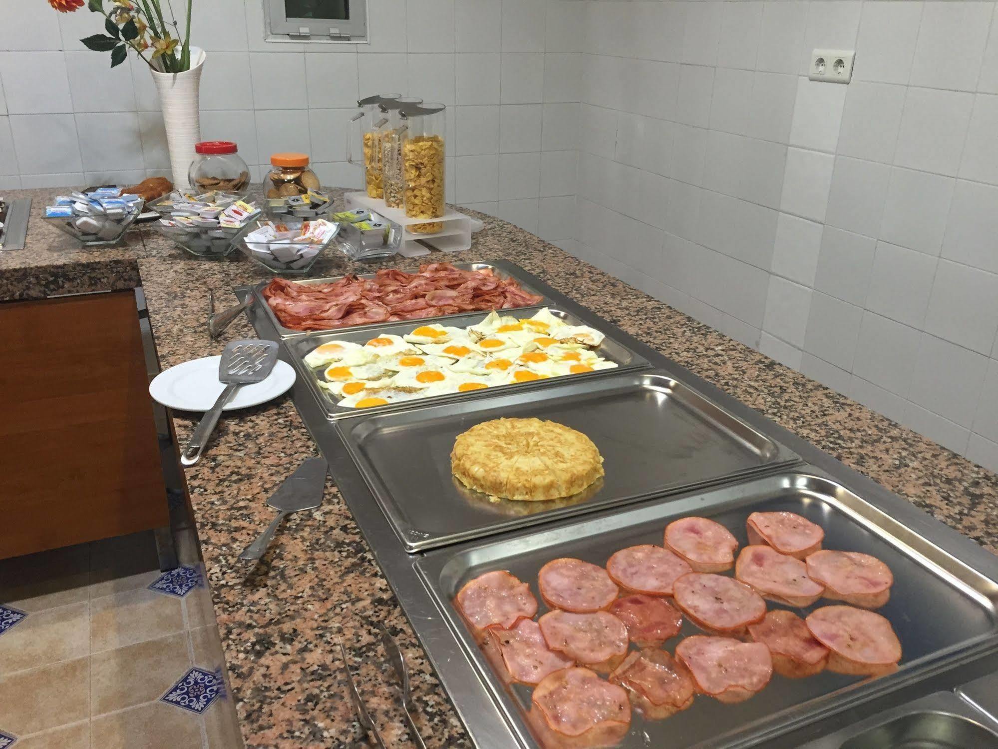 Hotel Carmen Teresa Torremolinos Kültér fotó